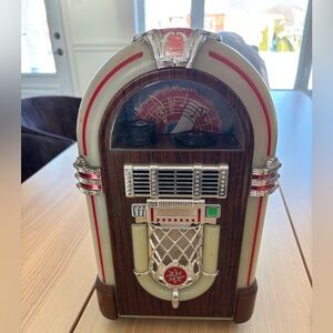 Mini Juke-box like 50’s radio and cassette player! (K)